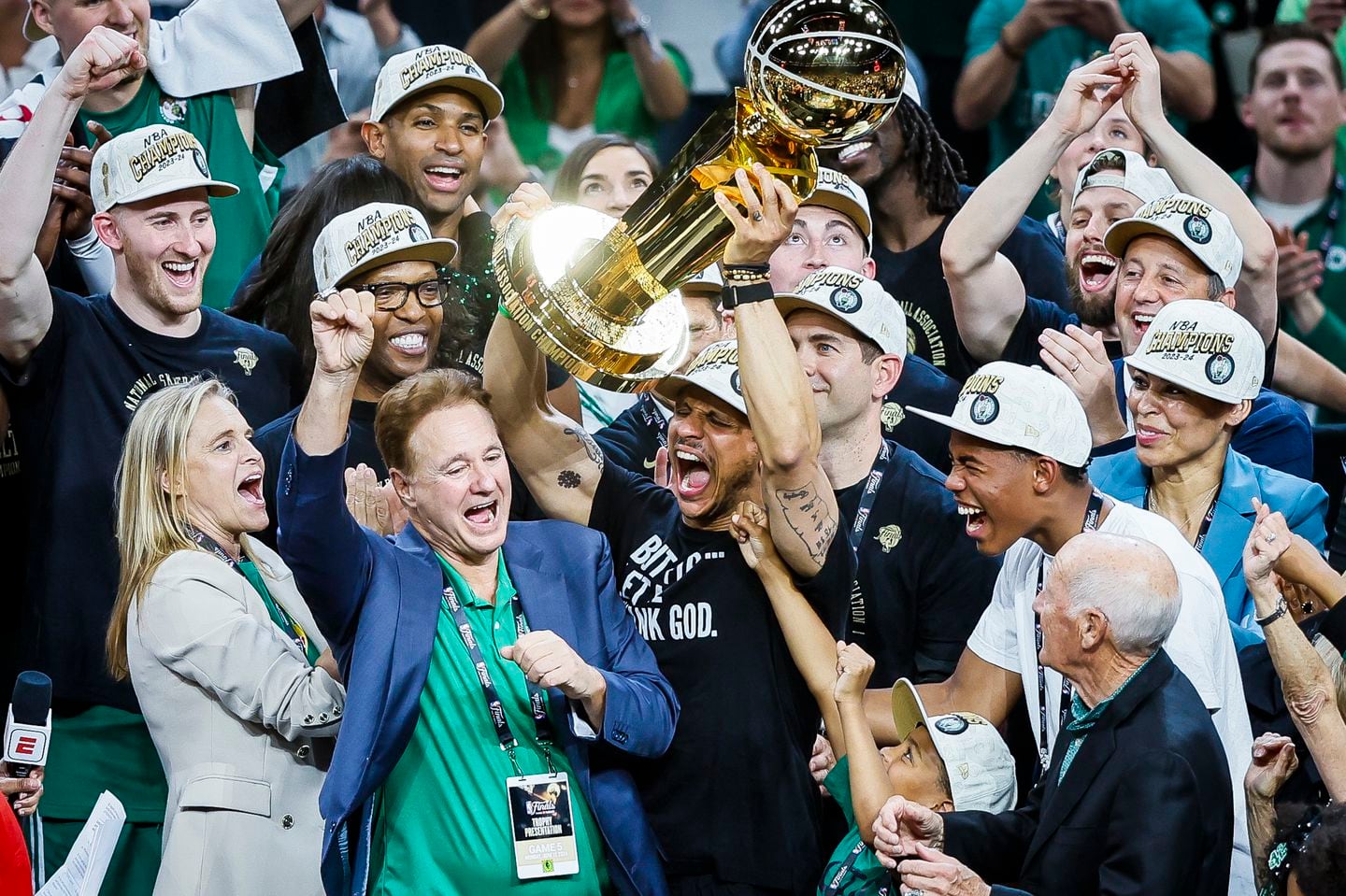 Head coach Joe Mazzulla hoists the Larry O'Brien trophy on Monday night.